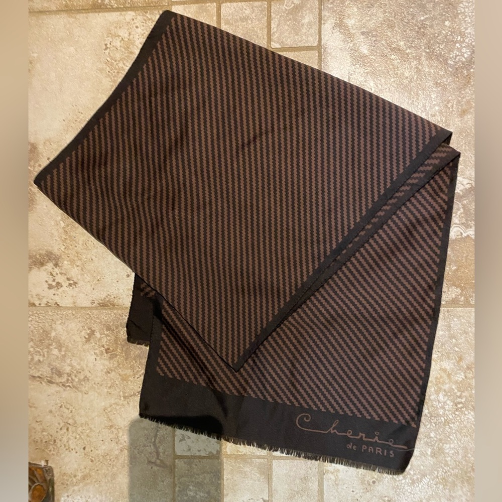 Cherie de Paris woman’s scarf